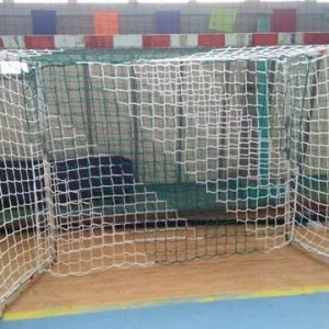 Dimensions : 3m×2m-Profondeur haut/ bas 0.7 m- 0,7 M, Maille 100mm -Filets de buts en polyester ø 4mm, avec nœuds, ces filets ont le rôle d’amortir la force du tir lors les matchs de Hand Ball.